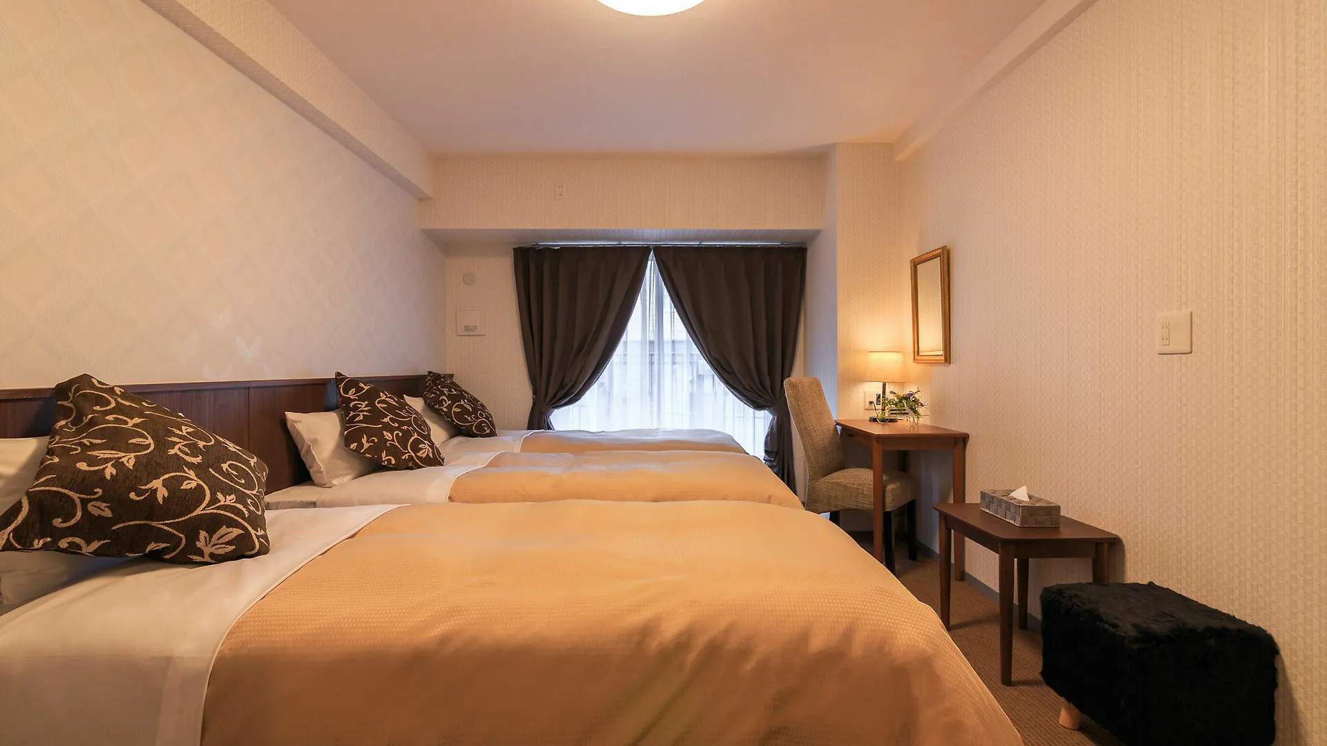 Hotel Quartz Shin-Osaka 4*, Osaka